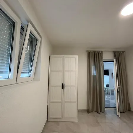 Apartment Deluxe Summer Breeze Baska Voda