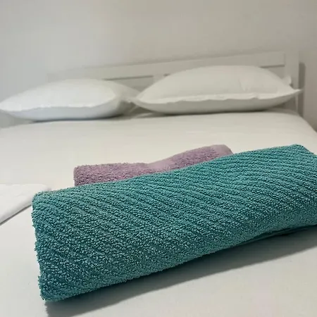 Deluxe Summer Breeze Apartment